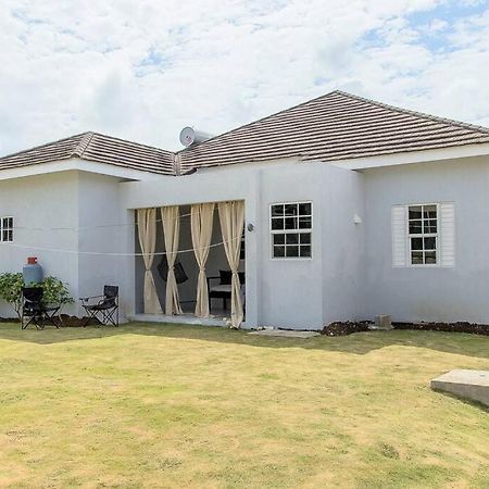 Modern & Spacious 2-Bdrm/ Gated/Near Ocho Rios Boscobel Exterior photo