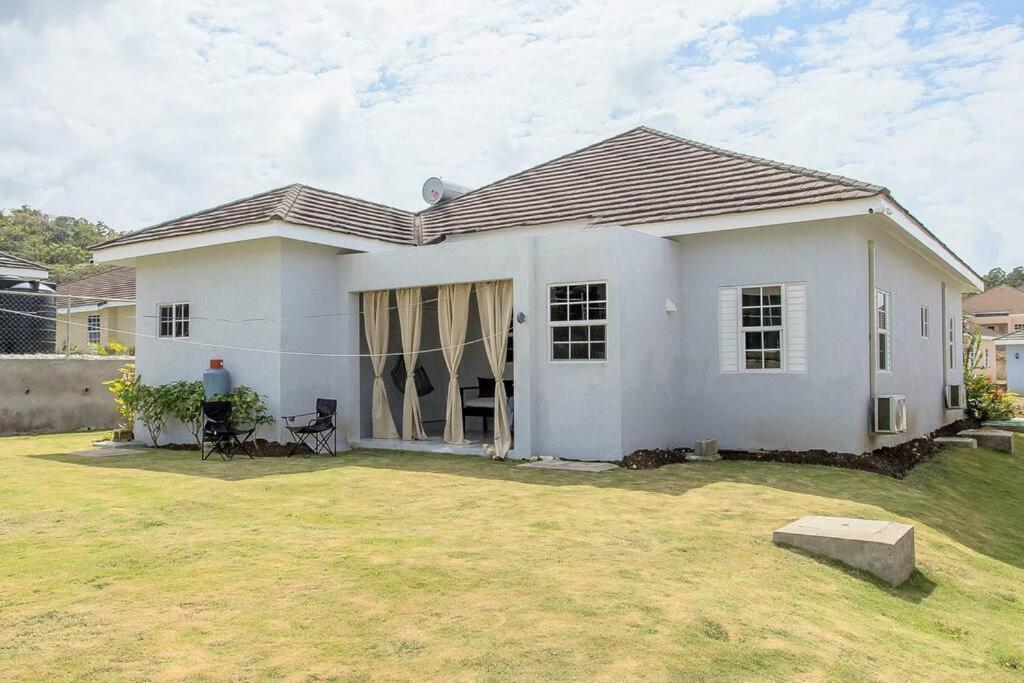 Modern & Spacious 2-Bdrm/ Gated/Near Ocho Rios Boscobel Exterior photo