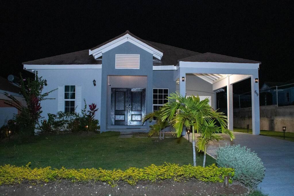 Modern & Spacious 2-Bdrm/ Gated/Near Ocho Rios Boscobel Exterior photo