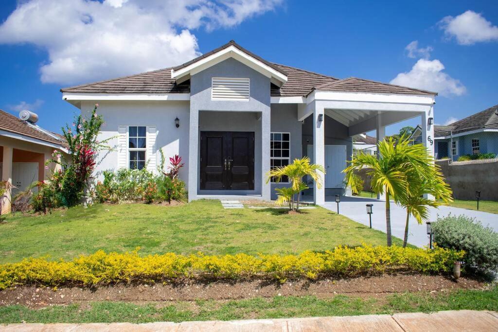 Modern & Spacious 2-Bdrm/ Gated/Near Ocho Rios Boscobel Exterior photo